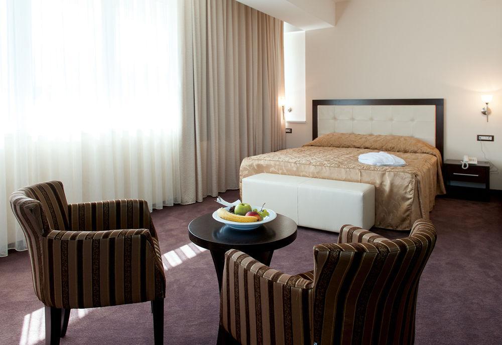 Tcc Grand Plaza Hotel Skopje Luaran gambar