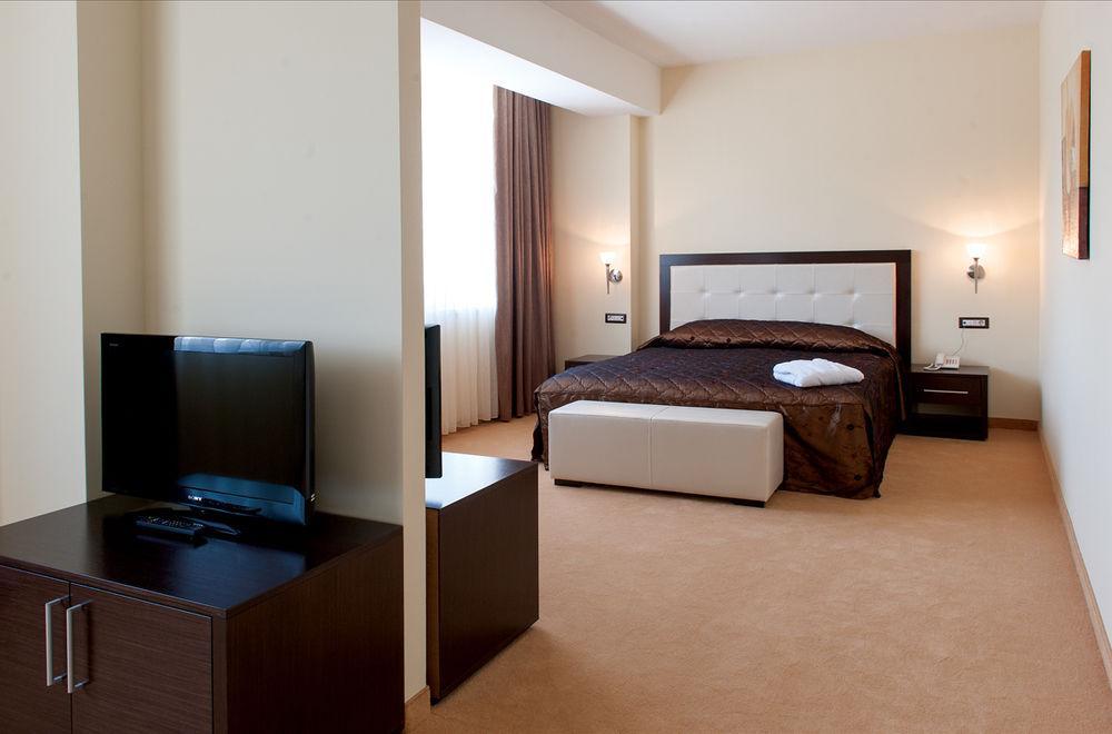 Tcc Grand Plaza Hotel Skopje Luaran gambar