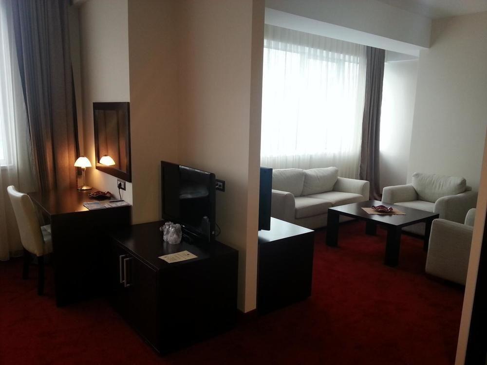Tcc Grand Plaza Hotel Skopje Luaran gambar