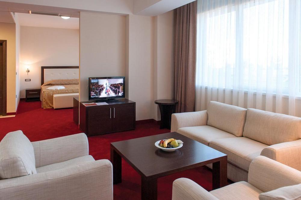 Tcc Grand Plaza Hotel Skopje Luaran gambar