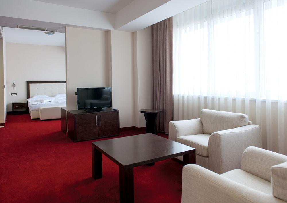 Tcc Grand Plaza Hotel Skopje Luaran gambar