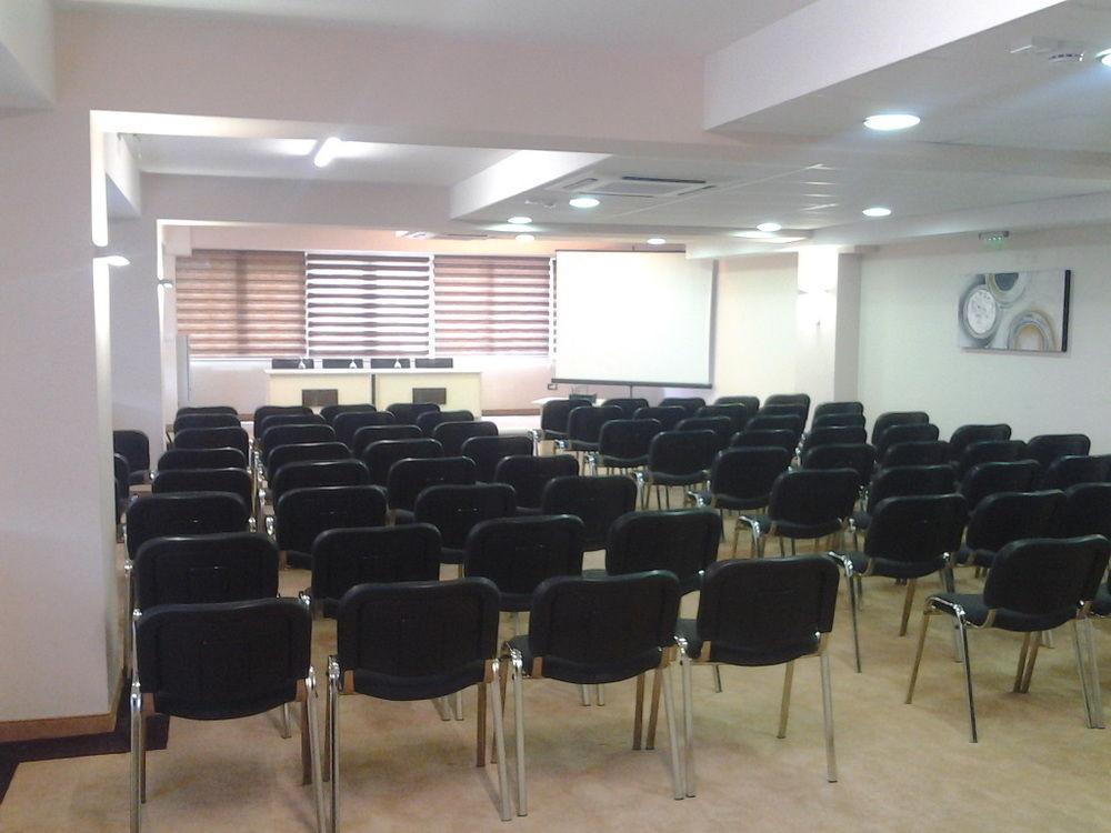 Tcc Grand Plaza Hotel Skopje Luaran gambar