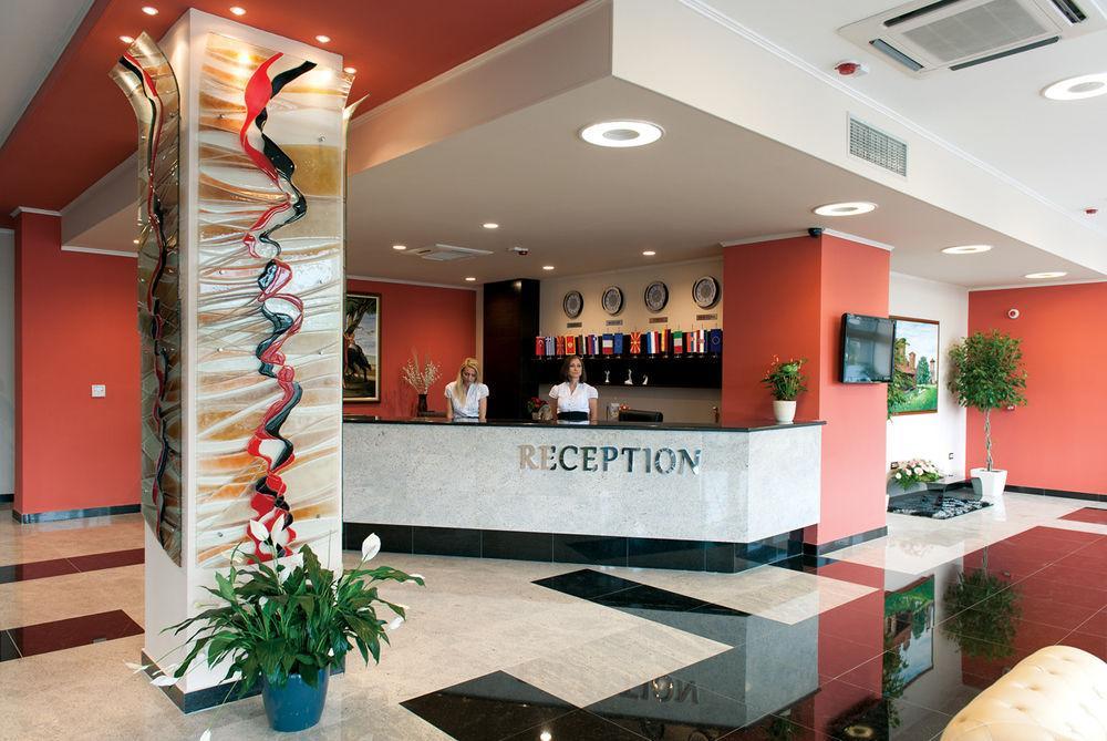 Tcc Grand Plaza Hotel Skopje Luaran gambar