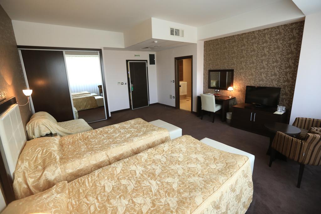 Tcc Grand Plaza Hotel Skopje Luaran gambar