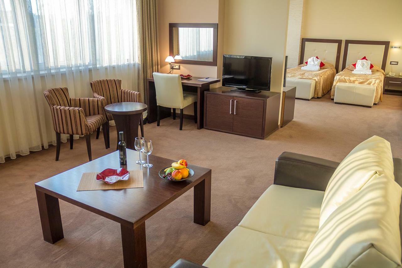 Tcc Grand Plaza Hotel Skopje Luaran gambar