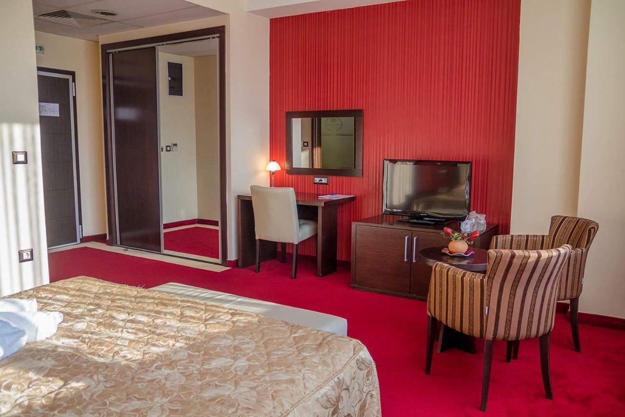 Tcc Grand Plaza Hotel Skopje Luaran gambar